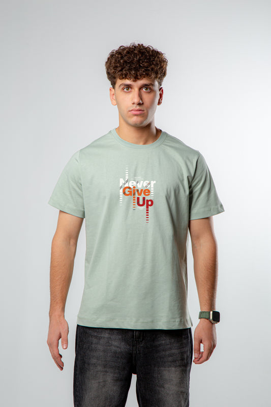 Never Give up - Regular Fit T-Shirt  (printed).