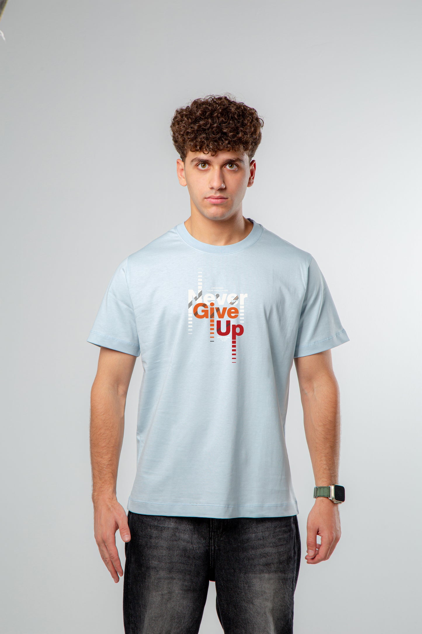 Never Give up - Regular Fit T-Shirt  (printed).